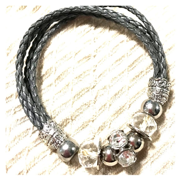 Beaded leather bracelet - Picture 1 of 3